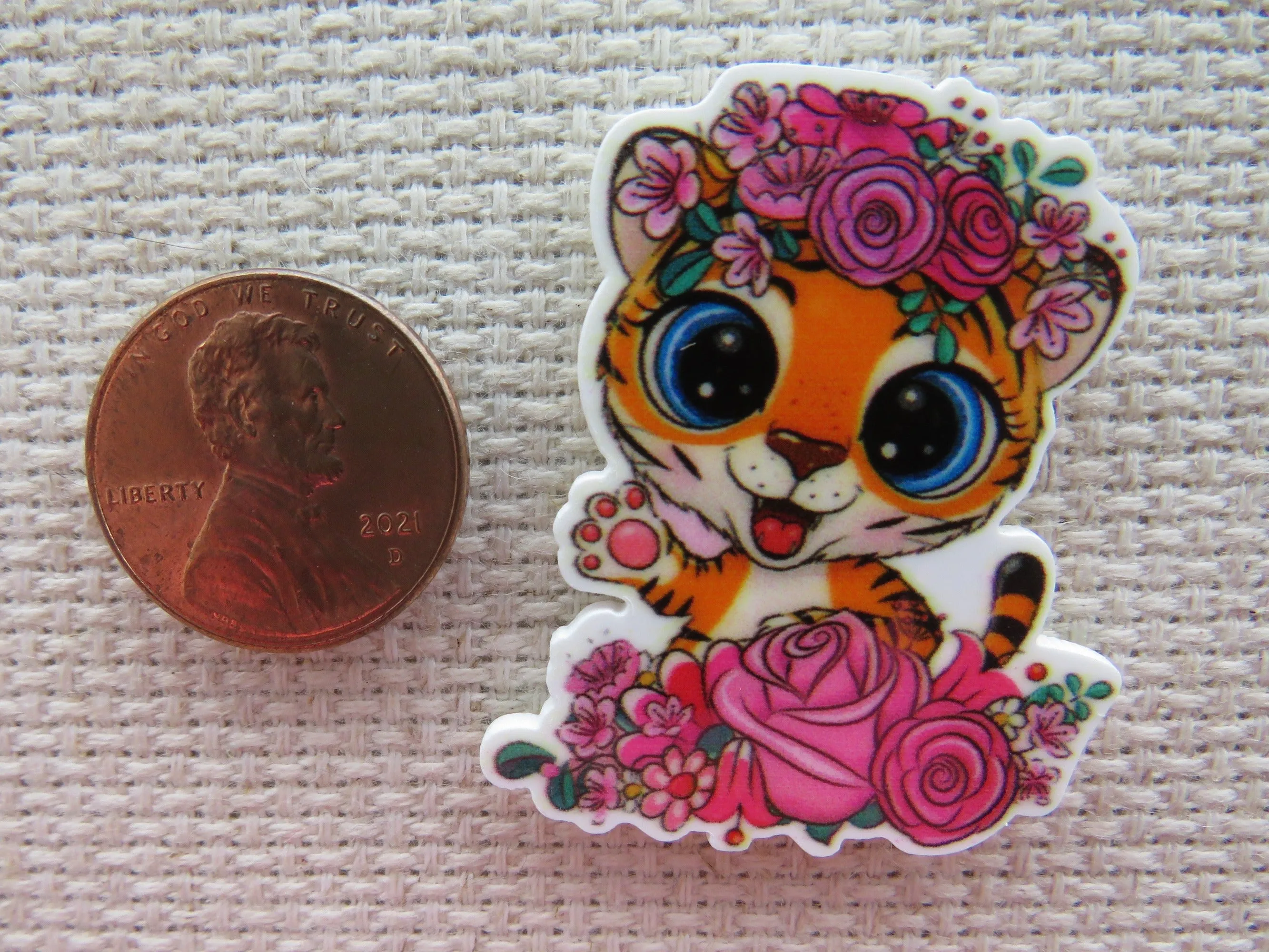 Waving Floral Tiger Needle Minder, Cover Minder, Magnet